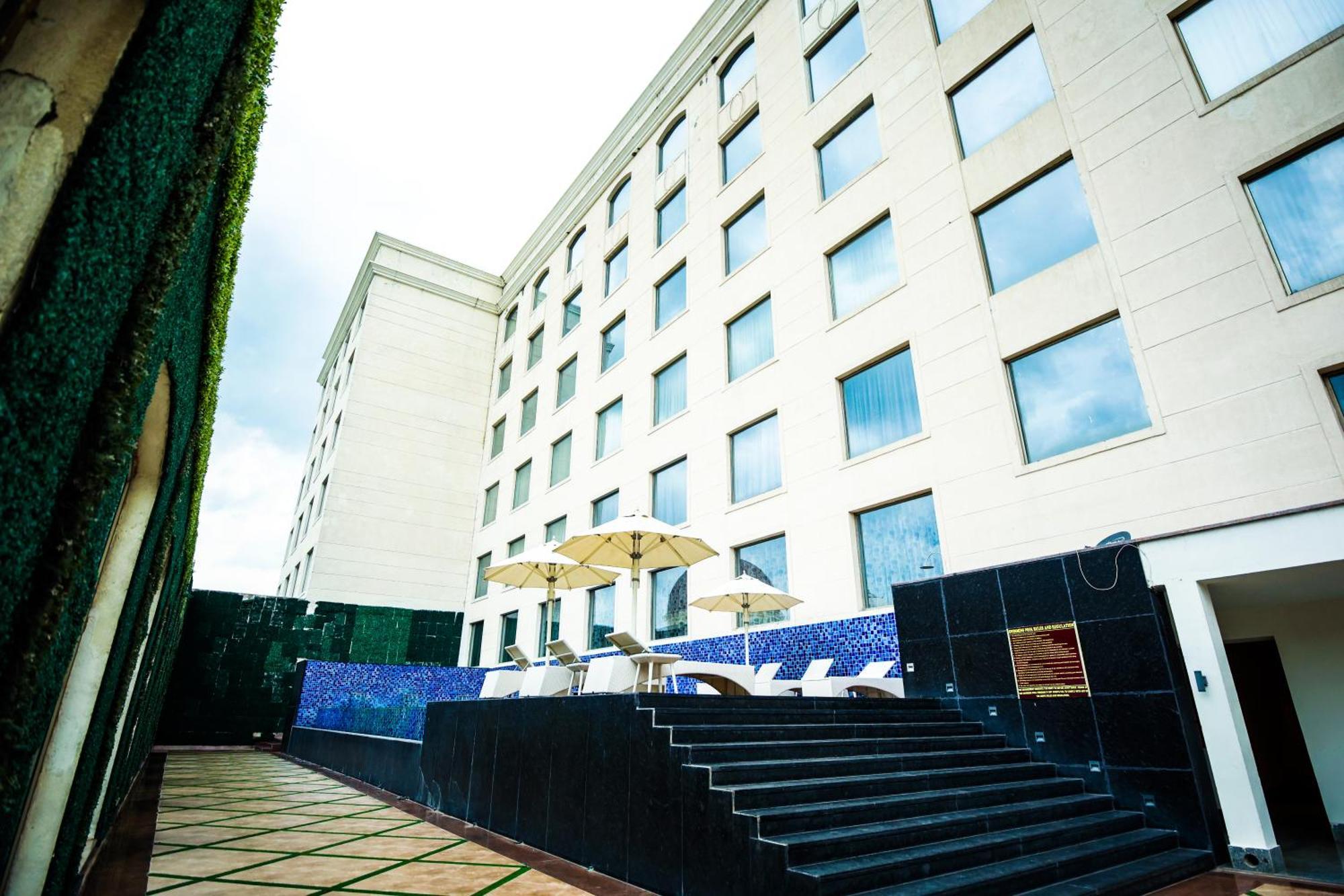 فندق Ramada Plaza By Wyndham لاكناو المظهر الخارجي الصورة