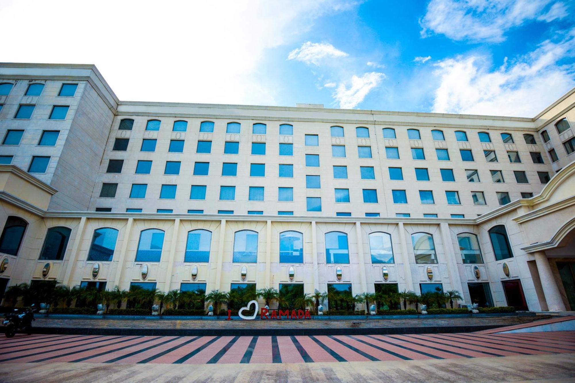 فندق Ramada Plaza By Wyndham لاكناو المظهر الخارجي الصورة