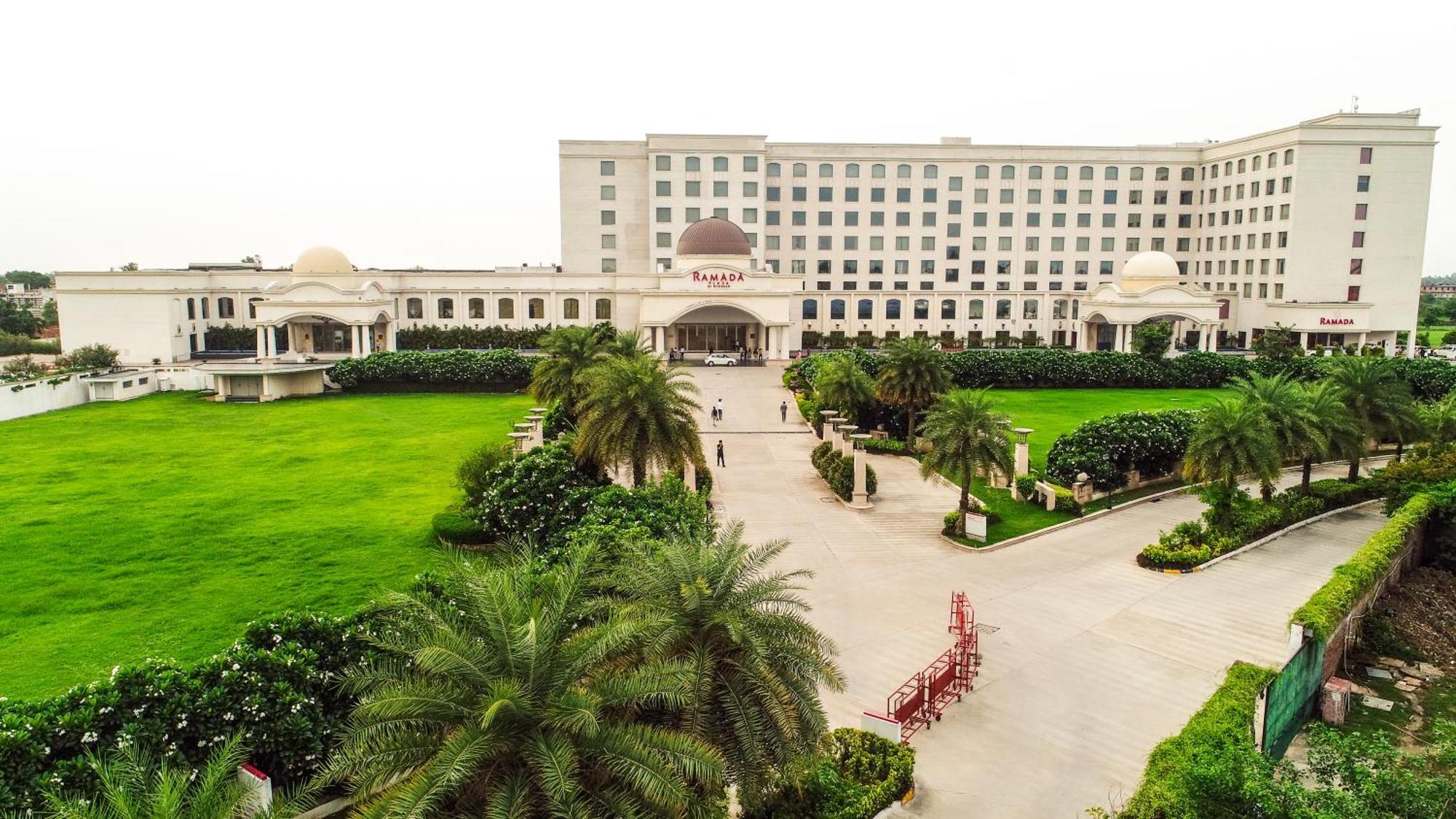 فندق Ramada Plaza By Wyndham لاكناو المظهر الخارجي الصورة