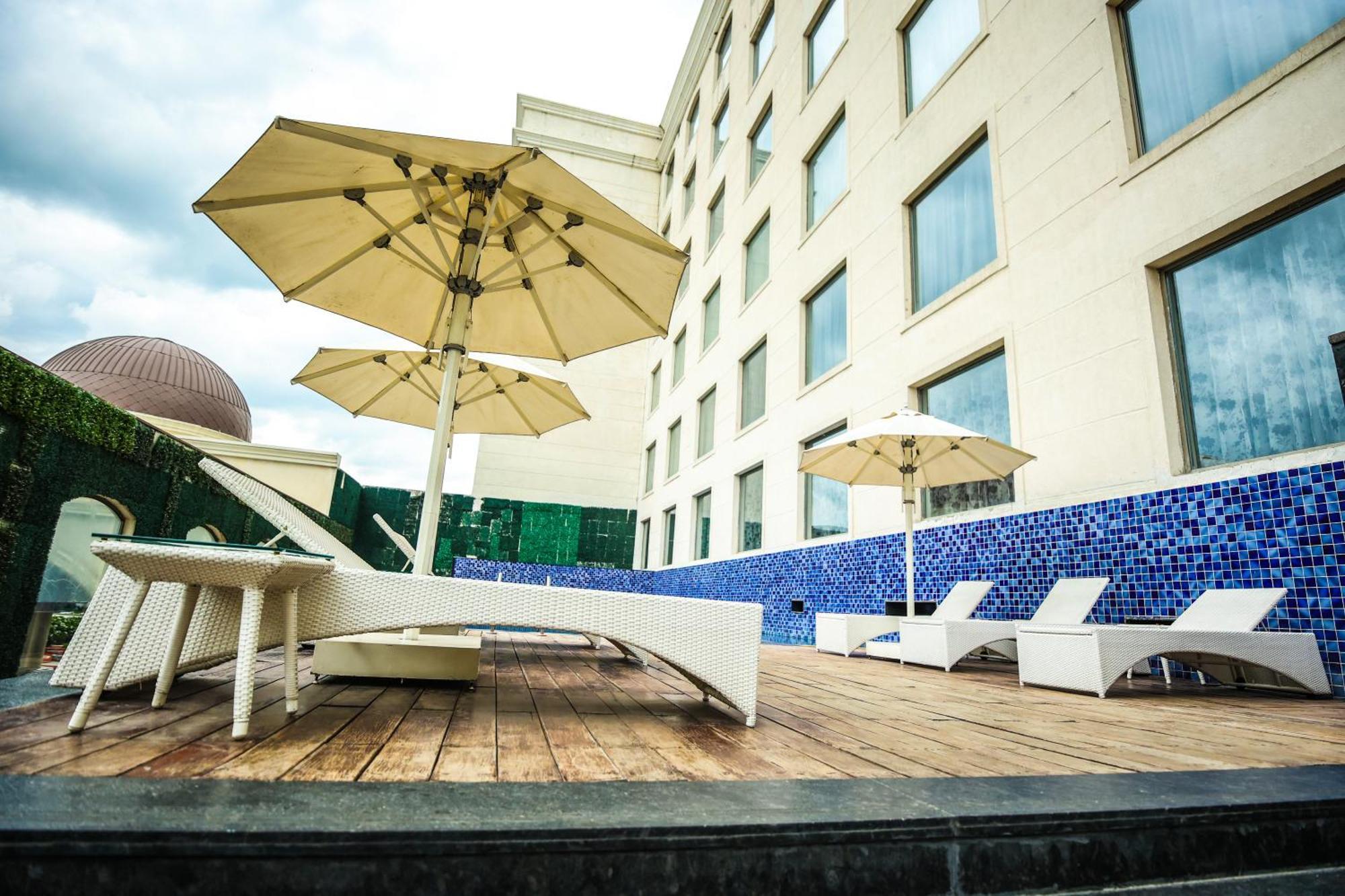 فندق Ramada Plaza By Wyndham لاكناو المظهر الخارجي الصورة