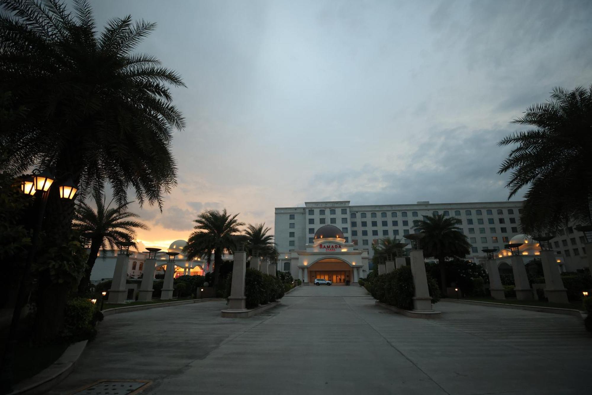 فندق Ramada Plaza By Wyndham لاكناو المظهر الخارجي الصورة