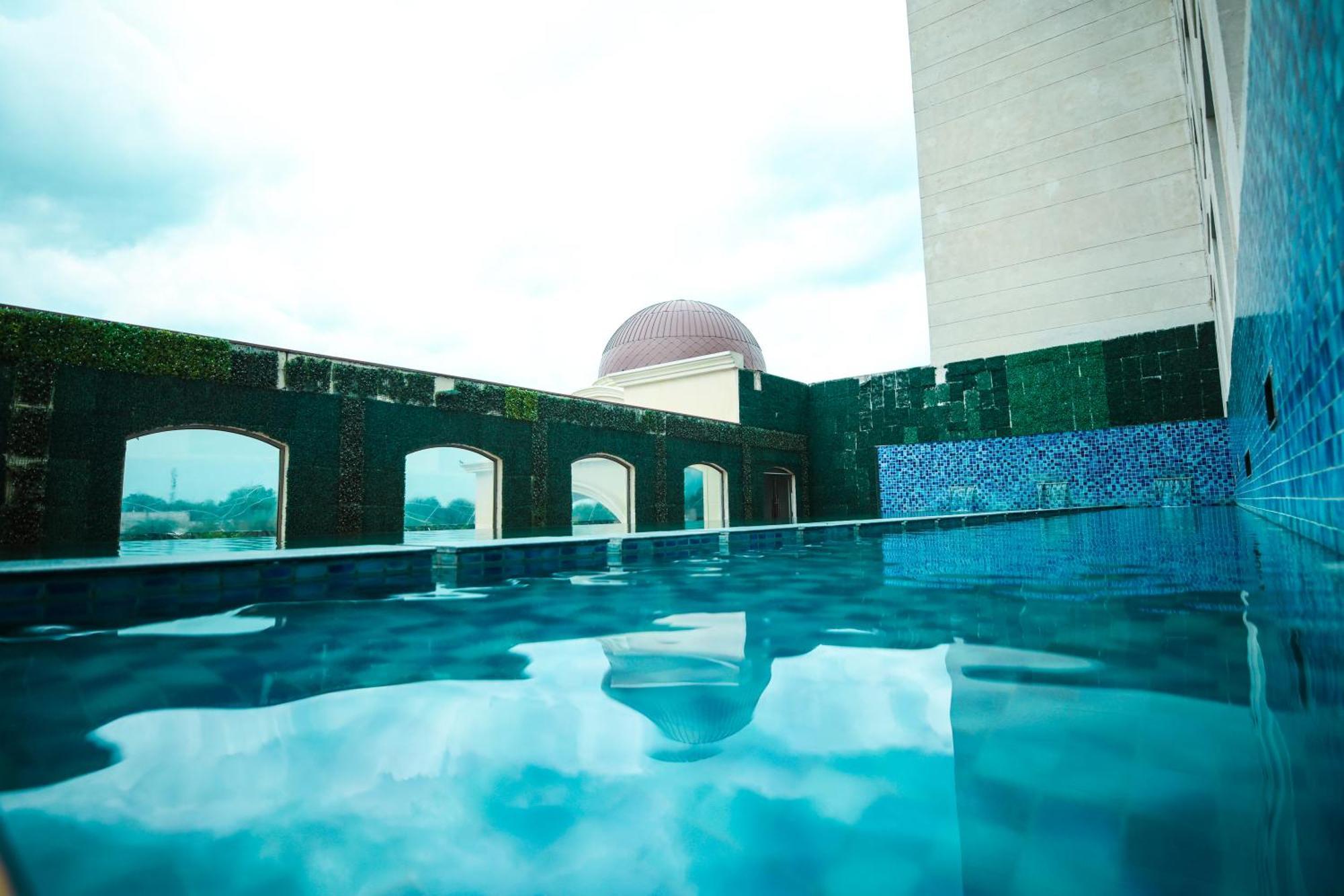 فندق Ramada Plaza By Wyndham لاكناو المظهر الخارجي الصورة